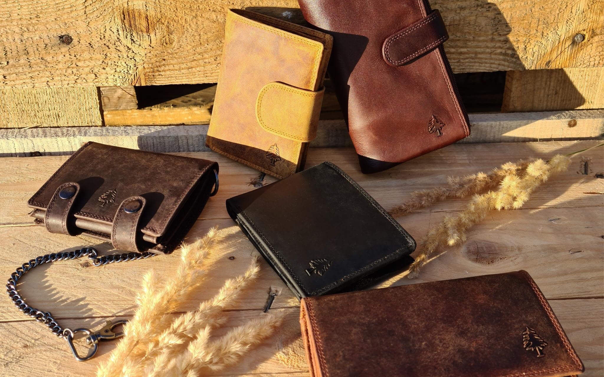 Geldbörsen und Geldbeutel für Herren aus echtem Leder – verschiedene Modelle in Braun, Schwarz, Camel und weiteren Farben